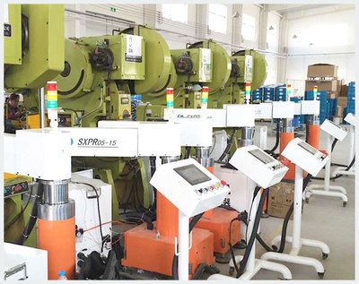 沖床沖壓機(jī)械手的這些應(yīng)用優(yōu)點你知道嗎?